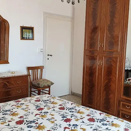 Interno 16 *